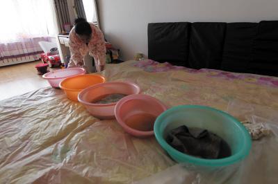 稷山楼上漏水，住户失联，小区没物管，业主维权难！律师来支招……